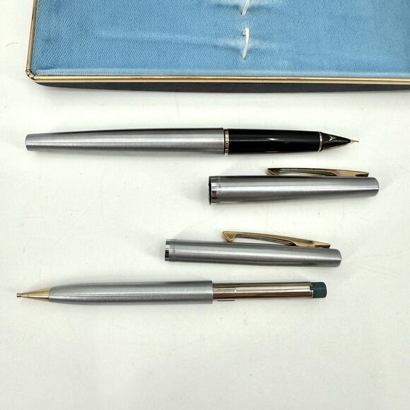 Sheaffer VTG Brushed Chrome Cartridge Fill Fountain Pen / Mechanical Pencil Set - Picture 3 of 13